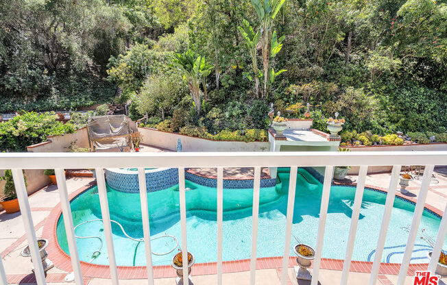 921 ROSCOMARE RD