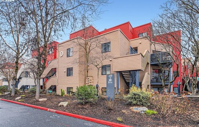 Modern Waterfront Living at The McCormick Pier! Call TODAY to schedule a tour! 503-664-4101