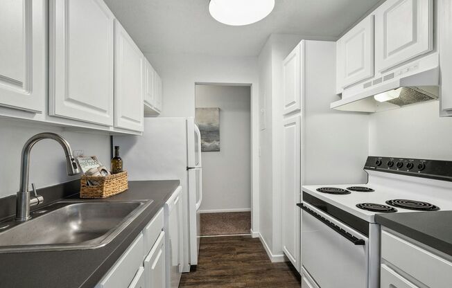 1 bed, 1 bath, 700 sqft, $1,325, Unit 815/203