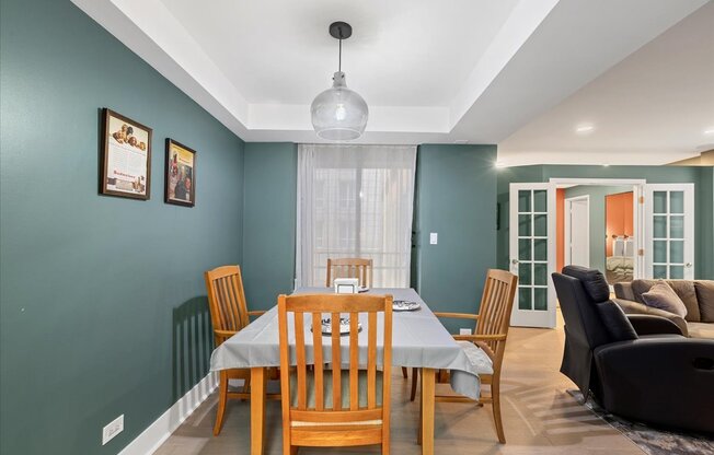 40 E Delaware Pl East Delaware Pl.