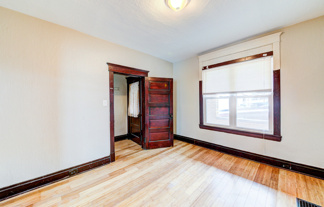 3 beds, 1 bath, $1,575, Unit South Side Slopes