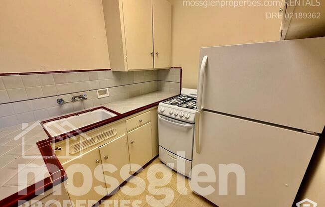 Welcome to 2715 O Street #7 - A spacious, upstairs 1-bedroom unit is available for rent in the heart of Midtown! Unit 7 features an unmatched location, within walking distance of shops, breweries, cafes, parks, and Sutter Medical Center.