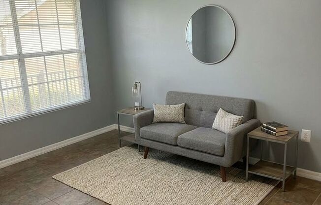 1/1 Condo Great Location in Brandon