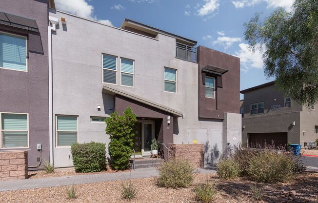 Fully furnished luxury townhome in Affinity/Summerlin
