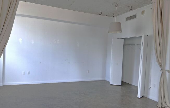 2 beds, 2 baths, $3,300, Unit UNIT: 2013