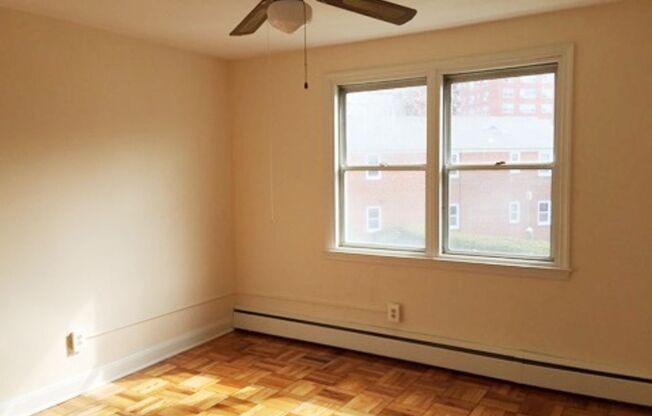 2 beds, 1 bath, 800 sqft, $1,650, Unit E22