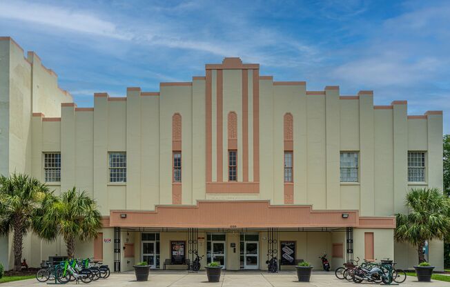 2 beds, 1 bath, 850 sqft, $2,100, Unit 205