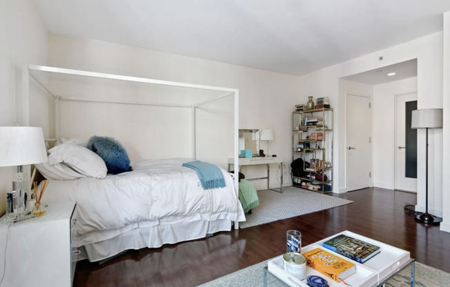 1 bed, 1 bath, 563 sqft, $4,300, Unit 3A