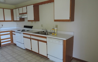 2 beds, 1 bath, $925, Unit A