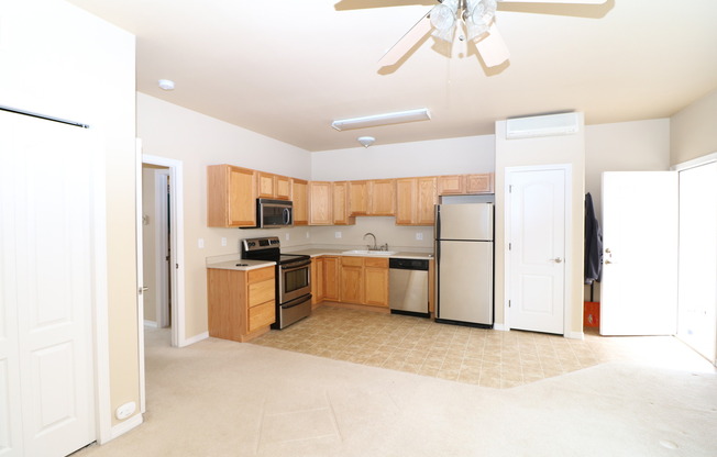 1 bed, 1 bath, $950, Unit 235 E Fountain Blvd