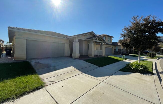 A beautiful House 3 bd/ 3 full ba in Escondido