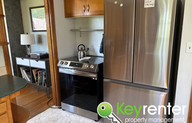 2 beds, 1 bath, $2,800