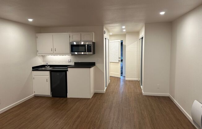 Beautifully updated studio apartment in a great neighborhood!