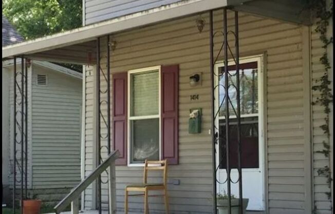 2 beds, 1 bath, $1,400