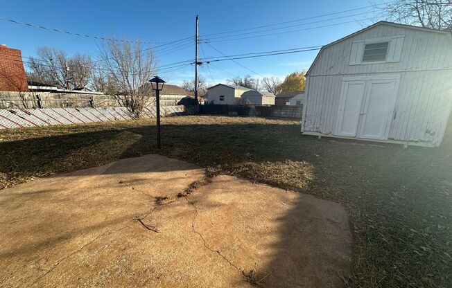 3 beds, 1 bath, $1,095