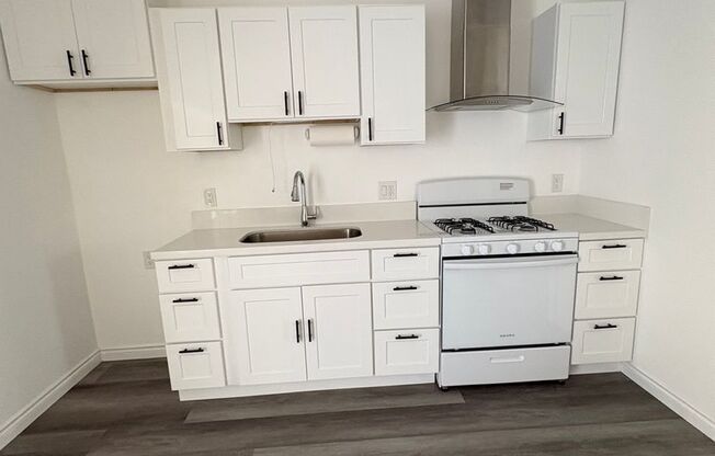 Studio, 1 bath, 400 sqft, $1,495, Unit 21B