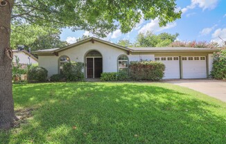 Nestled in a prime Fort Worth location, this charming 3-bedroom, 2-bathroom single-family home offers the perfect blend of modern comfort and classic appeal.