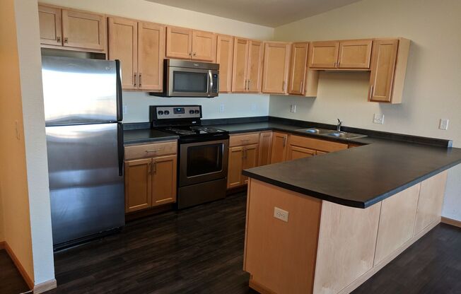 1 bed, 1 bath, 718 sqft, $985, Unit 627-307