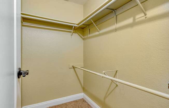 the preserve at ballantyne commons apartments bedroom with walk in closet