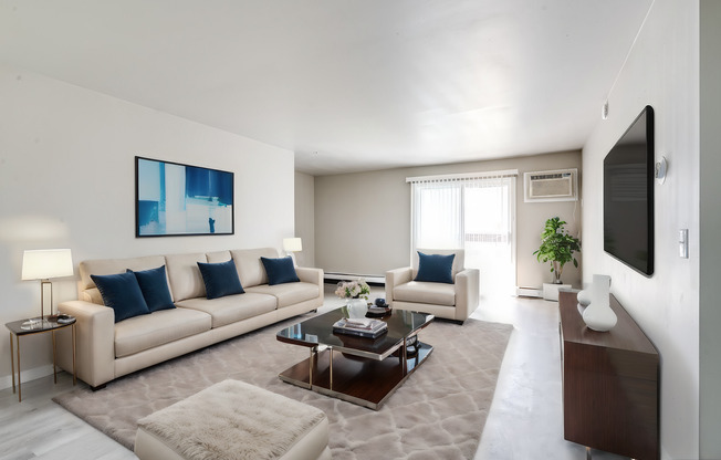 2 beds, 1 bath, 895 sqft, $1,599, Unit 2434 - 2