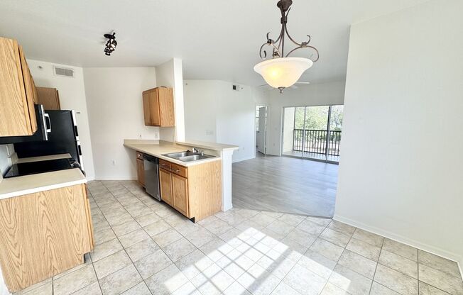 2 beds, 2 baths, $1,995, Unit #1127