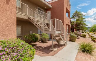 NEW APPLIANCES! EXCELLENT CONDO IN GATED COMMUNITY LOCATED NORTHEAST OF LAS VEGAS*HCVP CONSIDERED!!