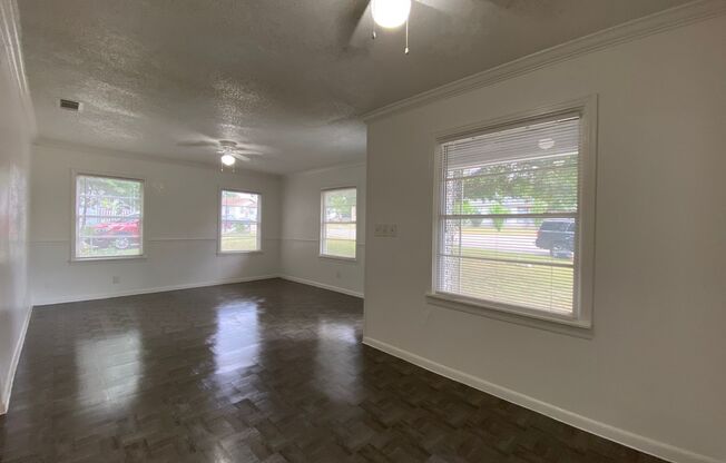 2 beds, 1 bath, $1,295