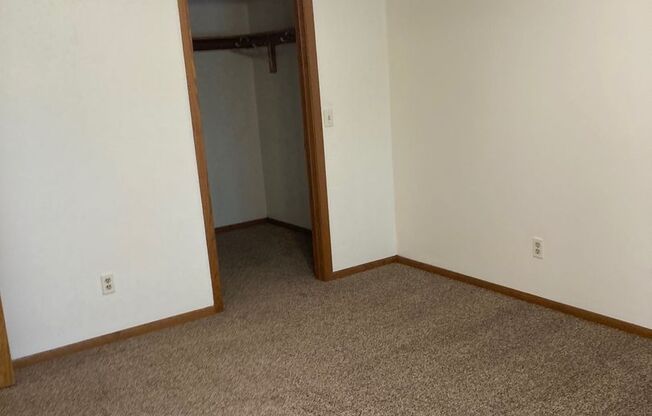 2 beds, 1 bath, $1,035