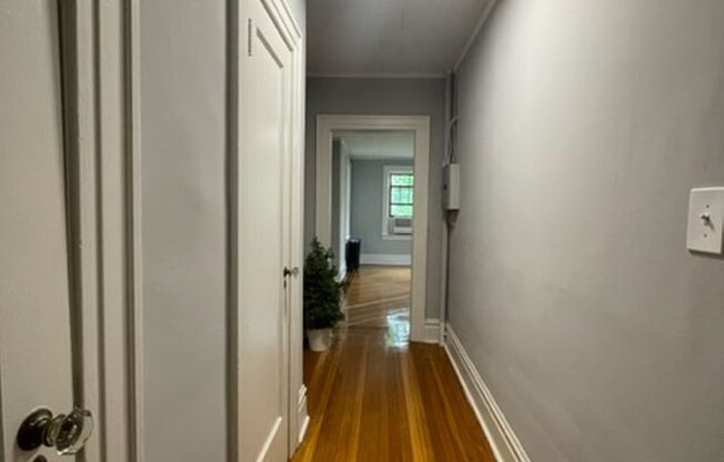 1 bed, 1 bath, 700 sqft, $2,225, Unit B10