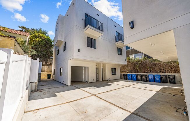 1376 Edgecliffe Drive