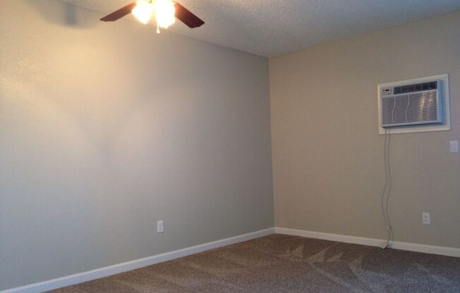 2 beds, 1 bath, 1,032 sqft, $1,045, Unit 1037D