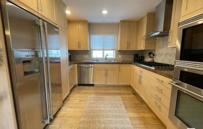 3 beds, 3 baths, 1,400 sqft, $6,450, Unit 5