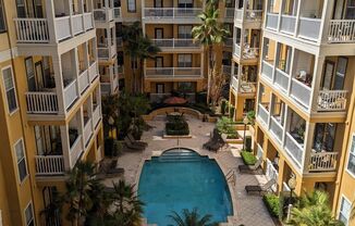 Downtown 1/1 Condo pool view & fire place with free water/sewer