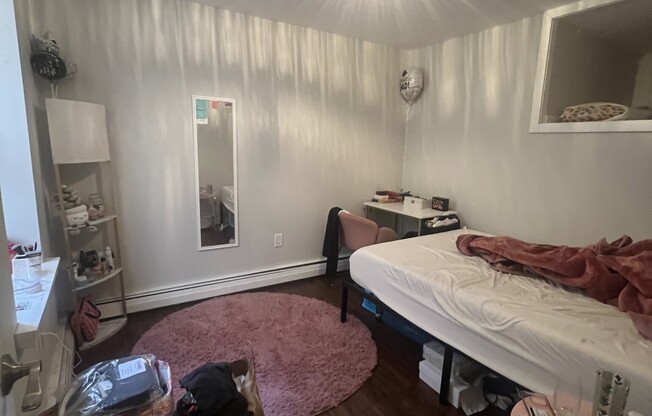3 beds, 1 bath, $4,965, Unit 7