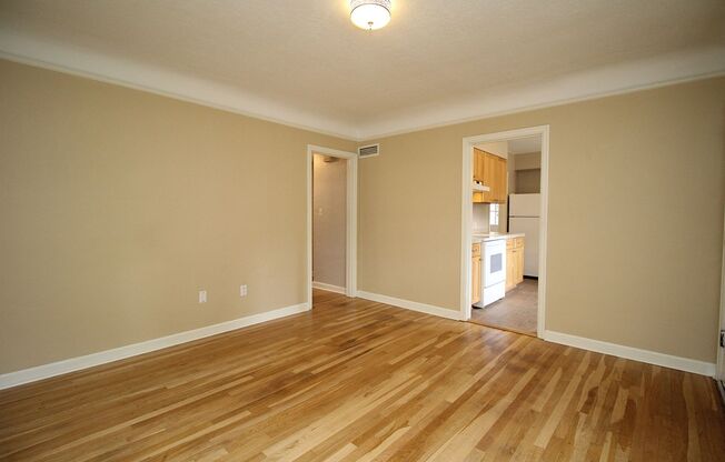 Nicely Remodeled 2+ Bedroom Arbor Lodge Cape Cod