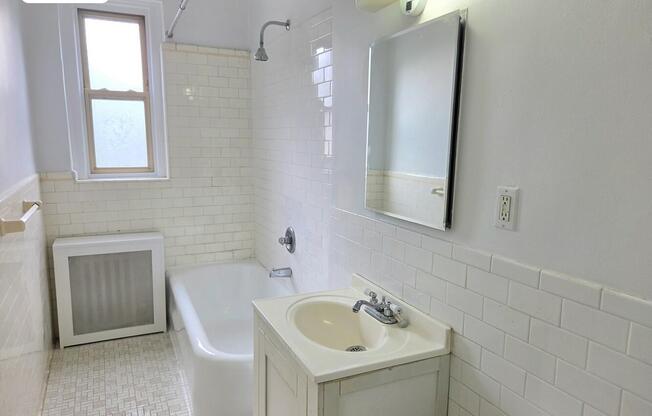 1 bed, 1 bath, $2,700, Unit 51C