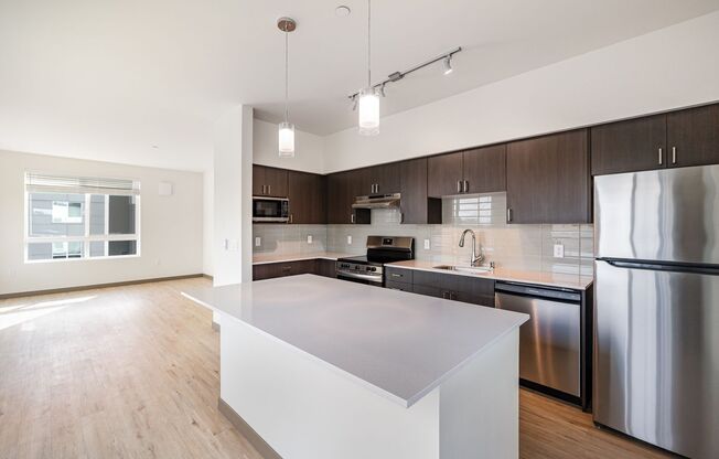 3 beds, 2 baths, $2,800, Unit Unit B303