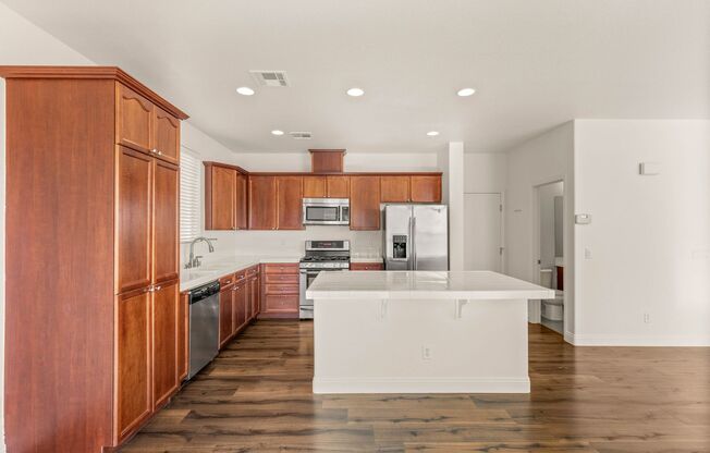 **MOVE IN SPECIAL! ONE MONTH FREE W/ 14 MONTH LEASE**