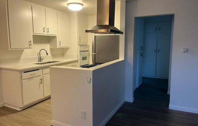 1 bed, 1 bath, 600 sqft, $1,595, Unit 11