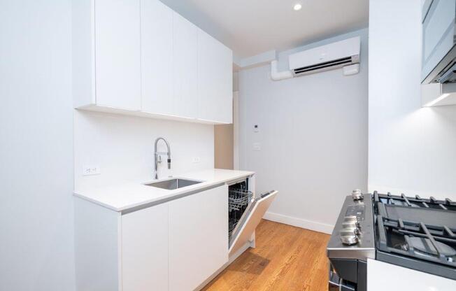 1 bed, 1 bath, 574 sqft, $3,200, Unit 22