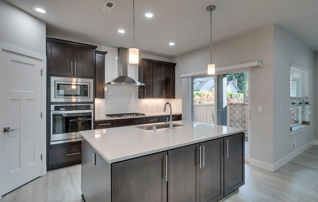 Seattle Hill Road Area Beautiful 5 Bedroom Home For Rent!