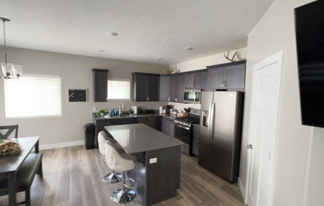 3 beds, 2.5 baths, $1,795, Unit UNIT A