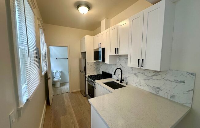 052 (2729 Lombard)
