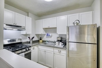 1 bed, 1 bath, 700 sqft, $1,975, Unit 18