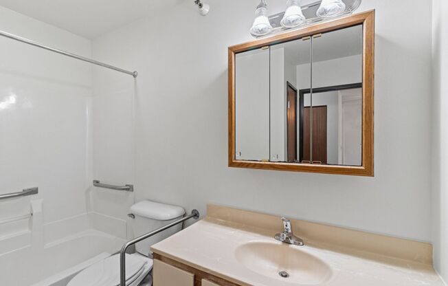2 beds, 1 bath, 900 sqft, $995, Unit 2840-110