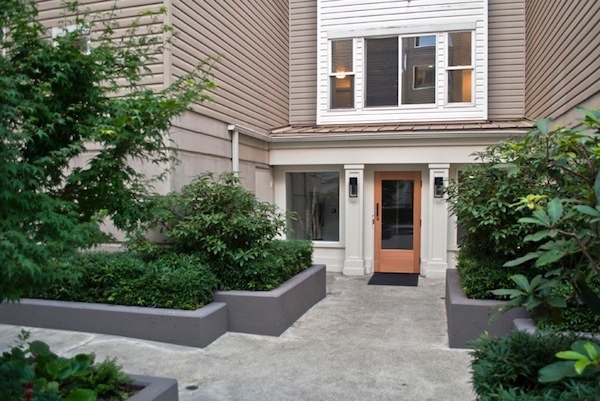 2 beds, 2 baths, 955 sqft, $2,595, Unit 303