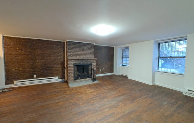 313 W 29 ST