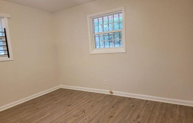 2 beds, 1 bath, $1,295, Unit 1468 Clermont Ave Unit B East Point, GA 30344