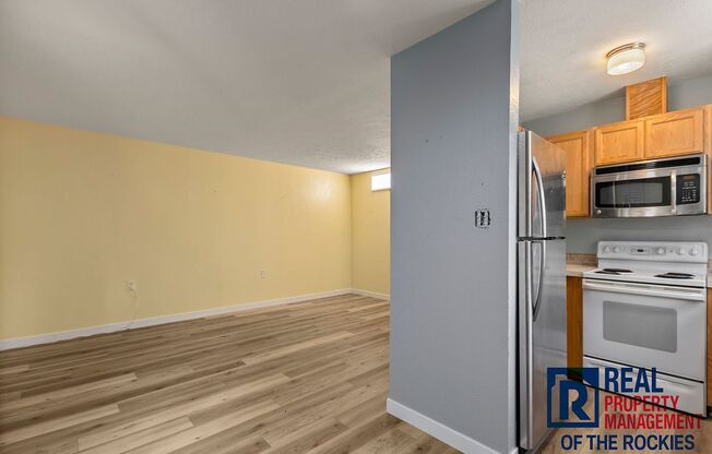 Charming 2 Bed, 1 Bath Condo in Prime Location!