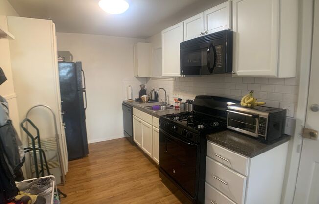 1 bed, 1 bath, 650 sqft, $1,475, Unit C